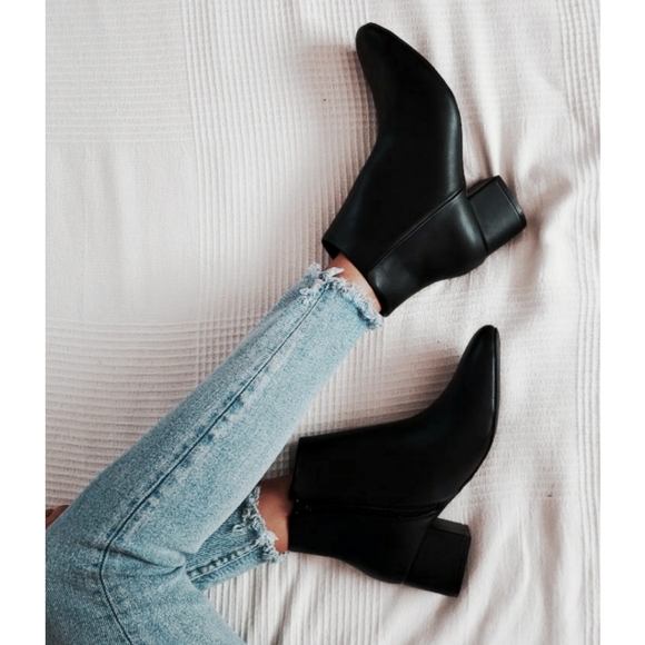 Shoes - New England collection black boot
